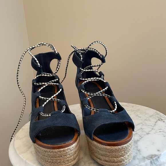 Tory Burch Wedge Lace Up. Suede, size 7.5 - Picture 8 of 11